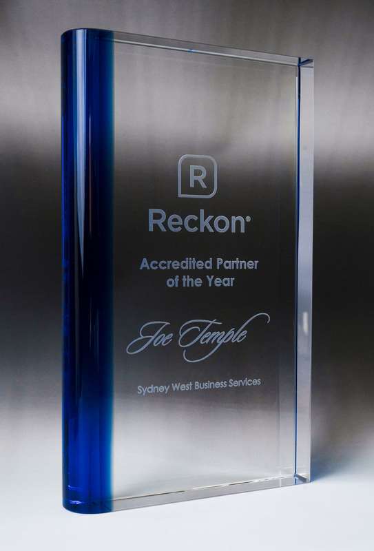 Kristall-Vertikaler einseitig gekrümmter Block