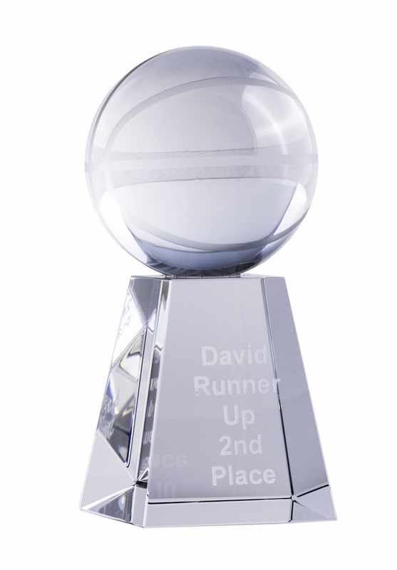 Kristall-Basketball auf Ständer