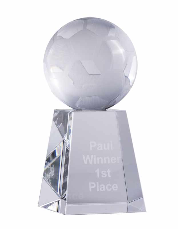 Kristall-Fußball auf Ständer