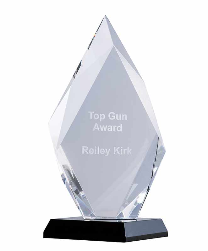 Schwarzer und klarer Kristall – Pfeilspitze