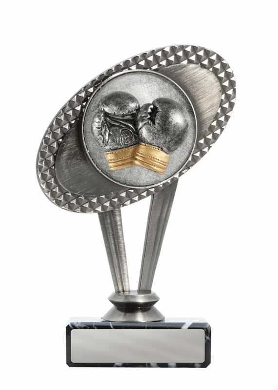 Boxerfigur auf Sockel