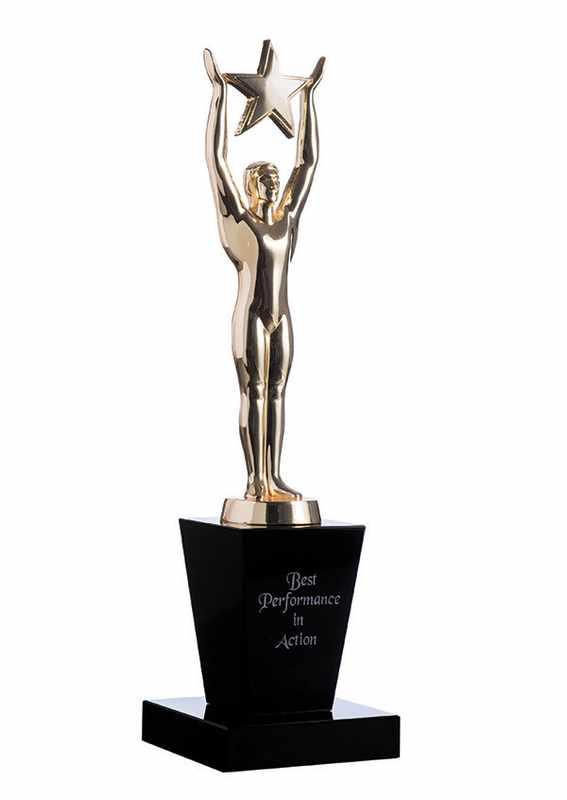 Gold-Oscar-Figur mit Stern auf schwarzem Kristallsockel