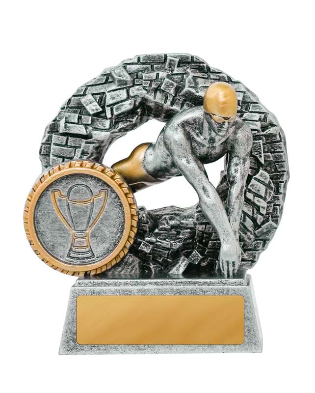 Barrieren abbauen – schwimmender Mann