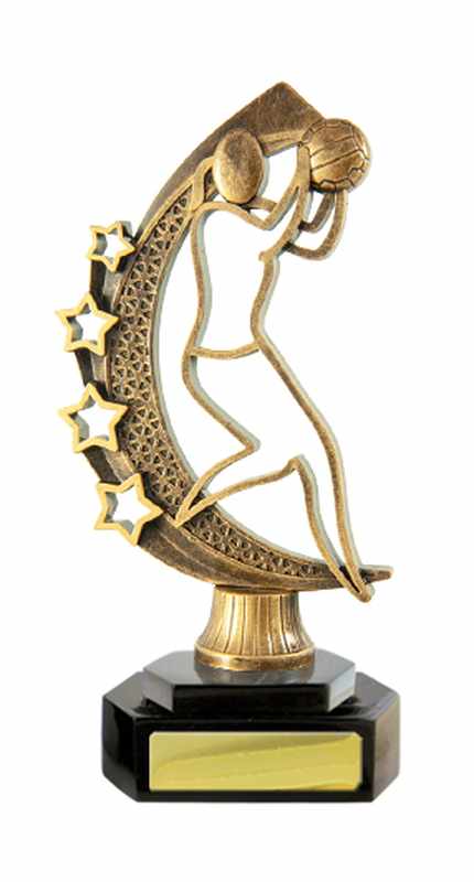 Korbball-Figur auf Sockel