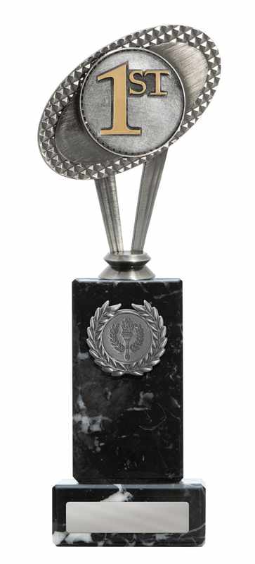 Schwimmthema aus Metall auf Säule