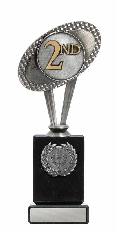 Schwimmthema aus Metall auf Säule